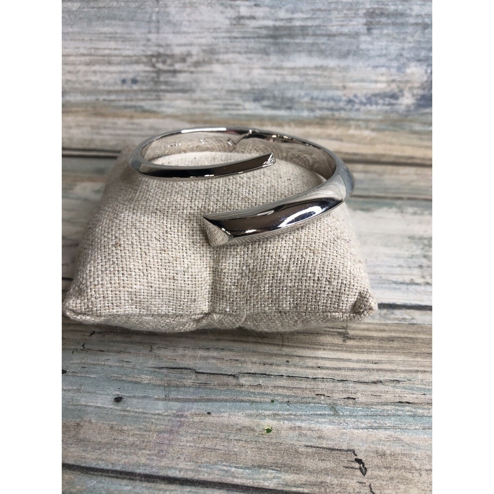 Kate Spade Hinged Silver Tone Bracelet NWOT‎ Rare